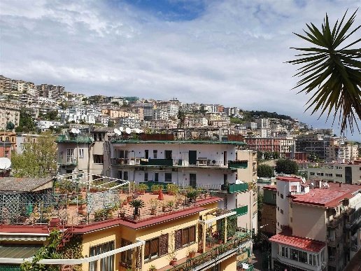 appartamento in vendita a Napoli in zona Chiaia