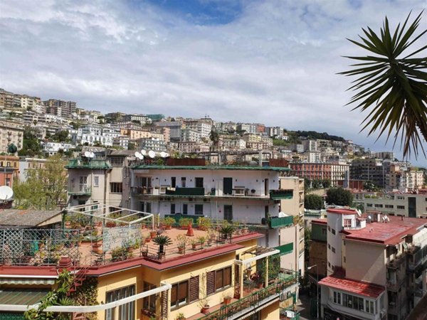 appartamento in vendita a Napoli in zona Chiaia