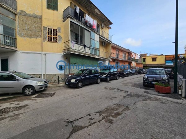negozio in vendita a Napoli in zona Pianura