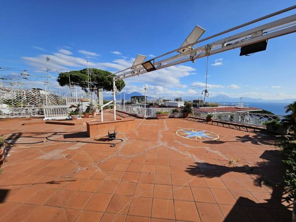 appartamento in vendita a Napoli in zona Posillipo