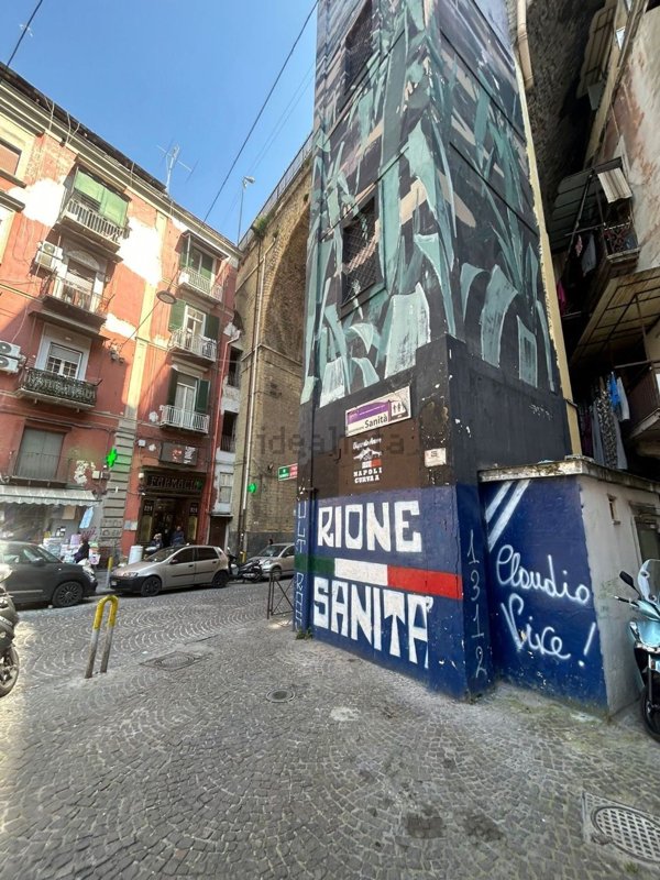 appartamento in vendita a Napoli in zona Stella