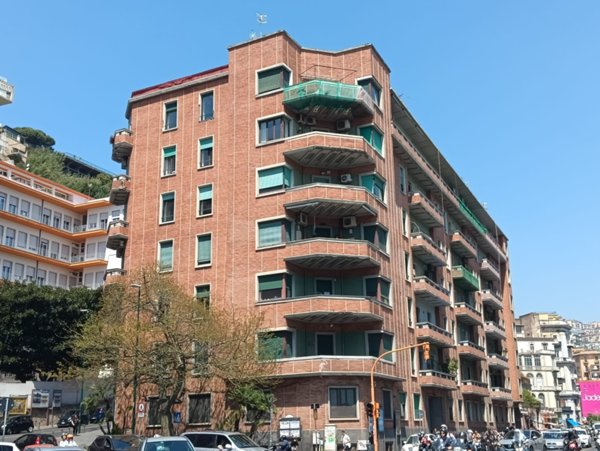 appartamento in vendita a Napoli in zona Chiaia