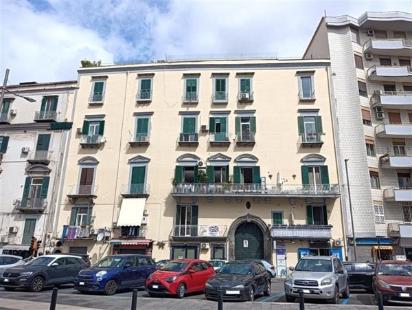 appartamento in vendita a Napoli in zona Chiaia