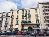 appartamento in vendita a Napoli in zona Chiaia