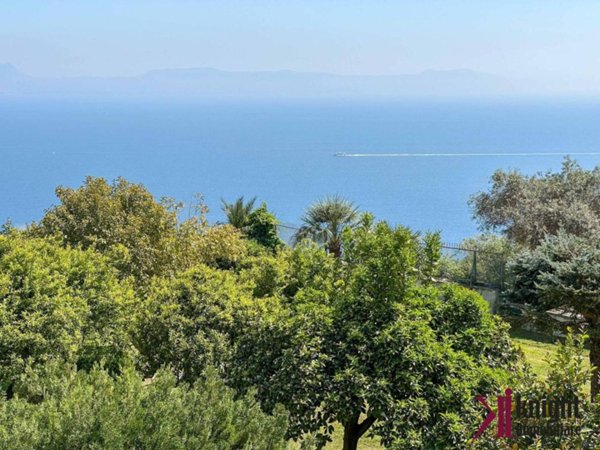 appartamento in vendita a Napoli in zona Posillipo