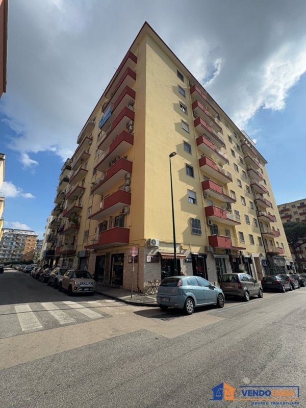 appartamento in vendita a Napoli in zona Fuorigrotta
