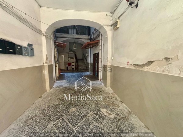 appartamento in vendita a Napoli in zona San Carlo all'Arena