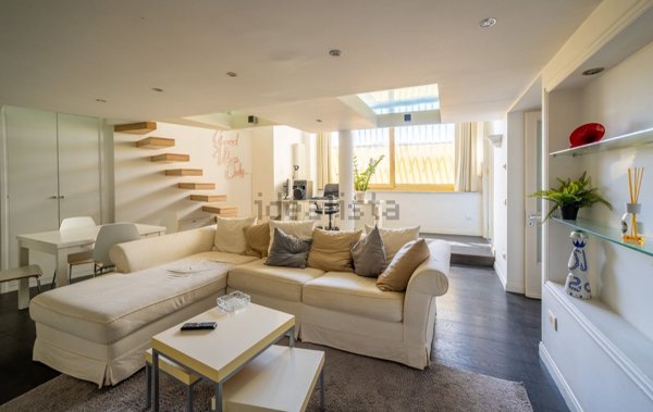 appartamento in vendita a Napoli in zona Chiaia