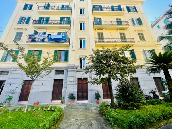 appartamento in vendita a Napoli in zona Stella
