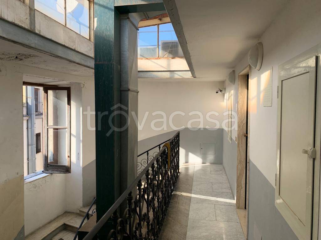 appartamento in vendita a Napoli in zona Pendino / San Giuseppe