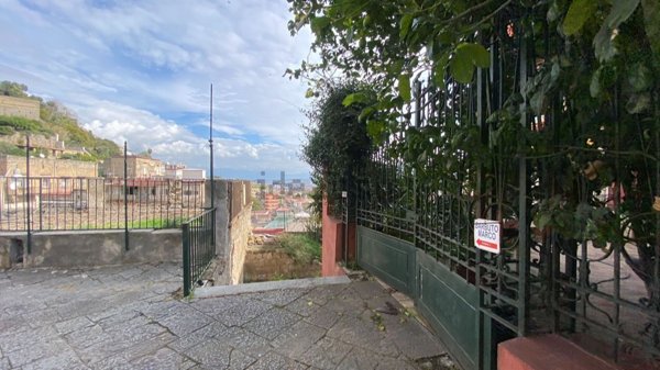 appartamento in vendita a Napoli in zona San Carlo all'Arena