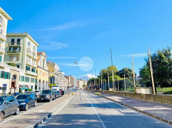 appartamento in vendita a Napoli in zona Chiaia
