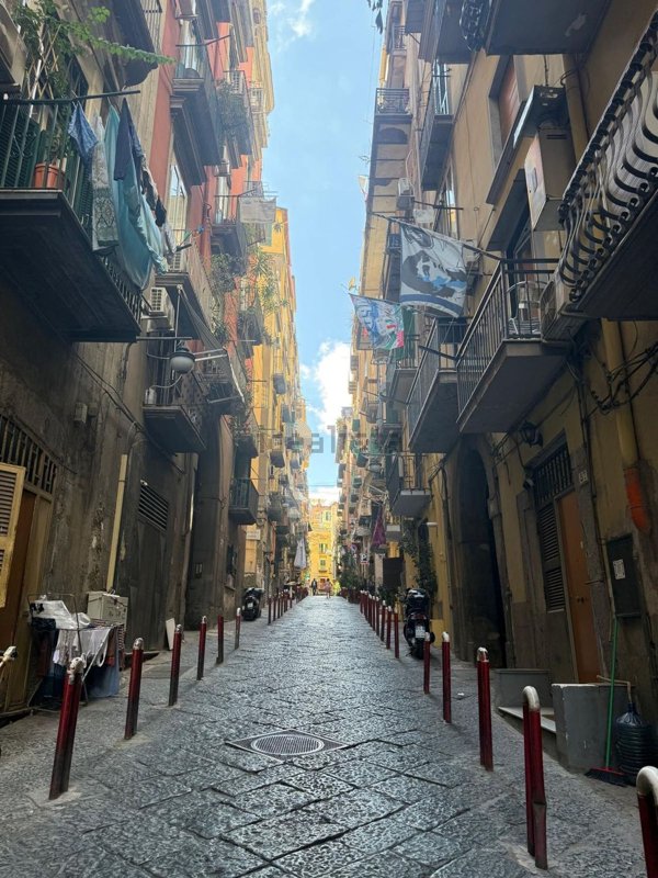 appartamento in vendita a Napoli in zona San Ferdinando
