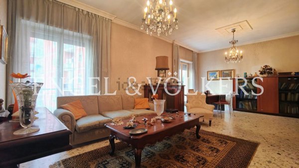 appartamento in vendita a Napoli in zona Arenella