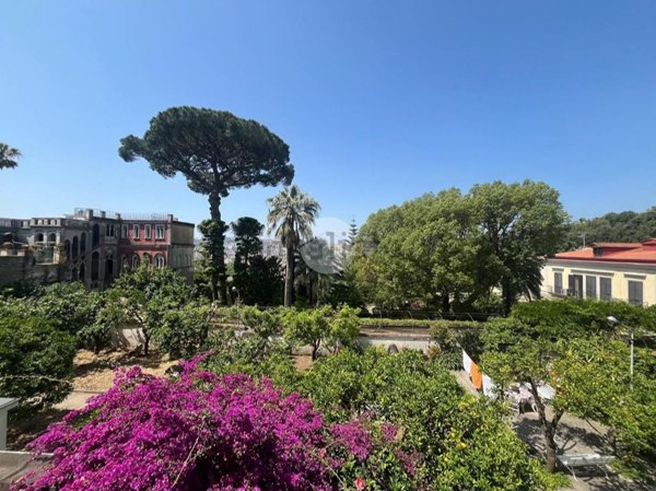 appartamento in vendita a Napoli in zona San Carlo all'Arena