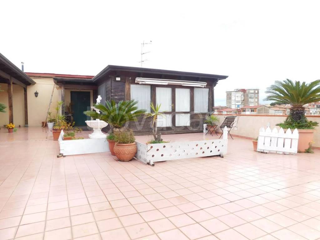 appartamento in vendita a Napoli in zona Barra