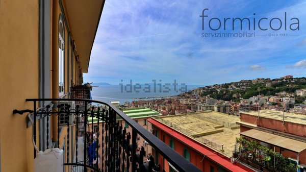 appartamento in vendita a Napoli in zona Chiaia