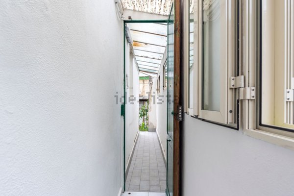 appartamento in vendita a Napoli in zona Chiaia