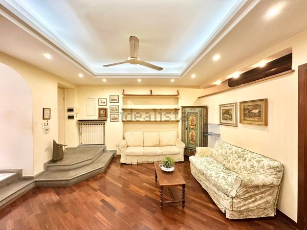 appartamento in vendita a Napoli in zona Chiaia