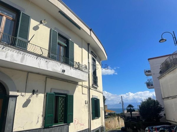 appartamento in vendita a Napoli in zona Posillipo