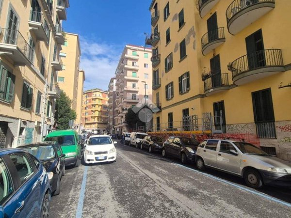 locale commerciale in vendita a Napoli in zona Arenella