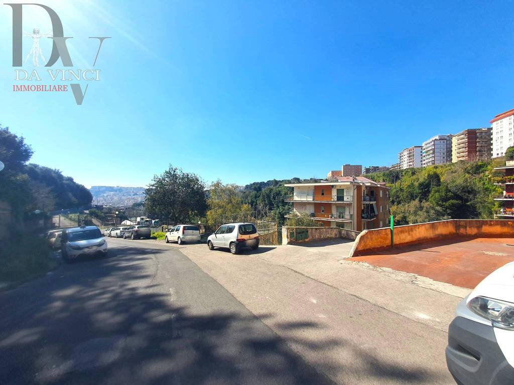 negozio in vendita a Napoli in zona Capodimonte / Colli Aminei