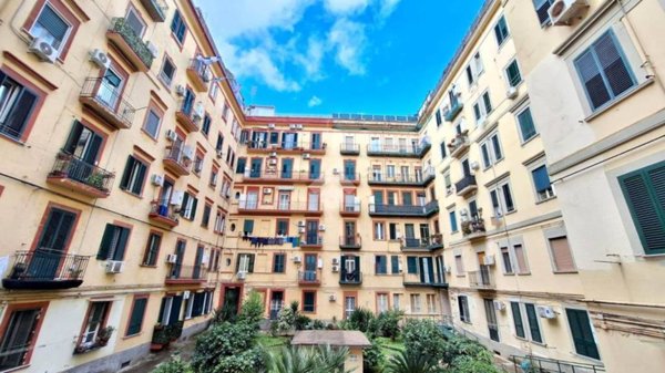appartamento in vendita a Napoli in zona Stella