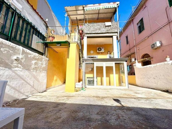 appartamento in vendita a Napoli in zona Bagnoli