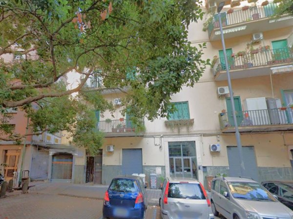 negozio in vendita a Napoli in zona Vomero