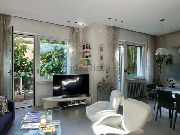 appartamento in vendita a Napoli in zona Chiaia