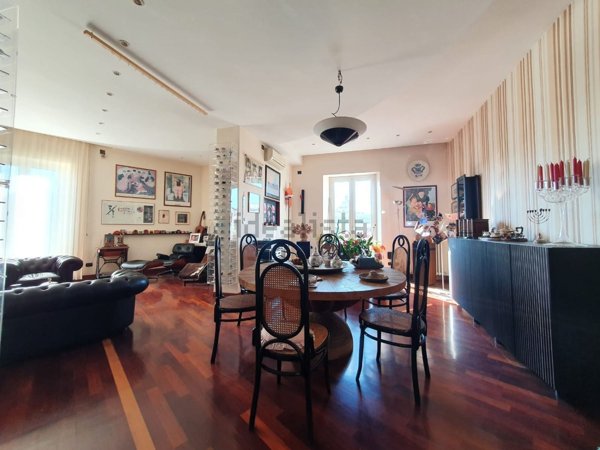 appartamento in vendita a Napoli in zona Pendino / San Giuseppe