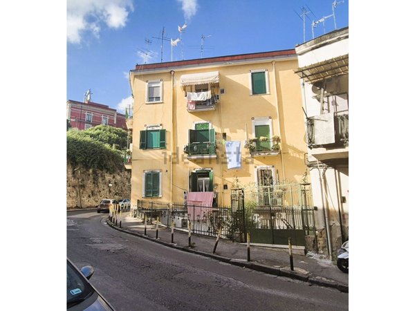 appartamento in vendita a Napoli in zona San Carlo all'Arena