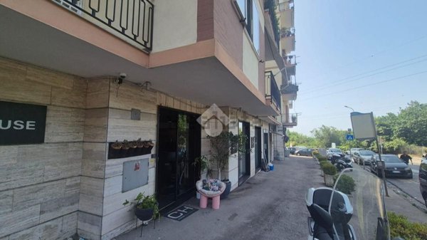 locale commerciale in vendita a Napoli in zona Vomero