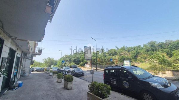 locale commerciale in vendita a Napoli in zona Vomero