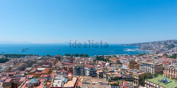 appartamento in vendita a Napoli in zona Chiaia