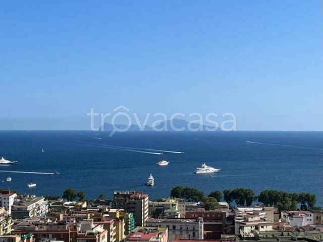 appartamento in vendita a Napoli in zona Chiaia