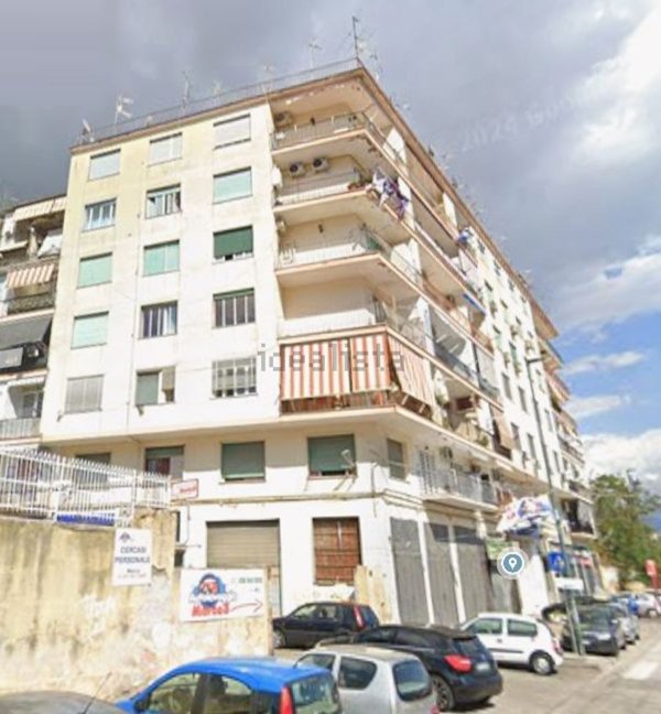 appartamento in vendita a Napoli in zona Fuorigrotta