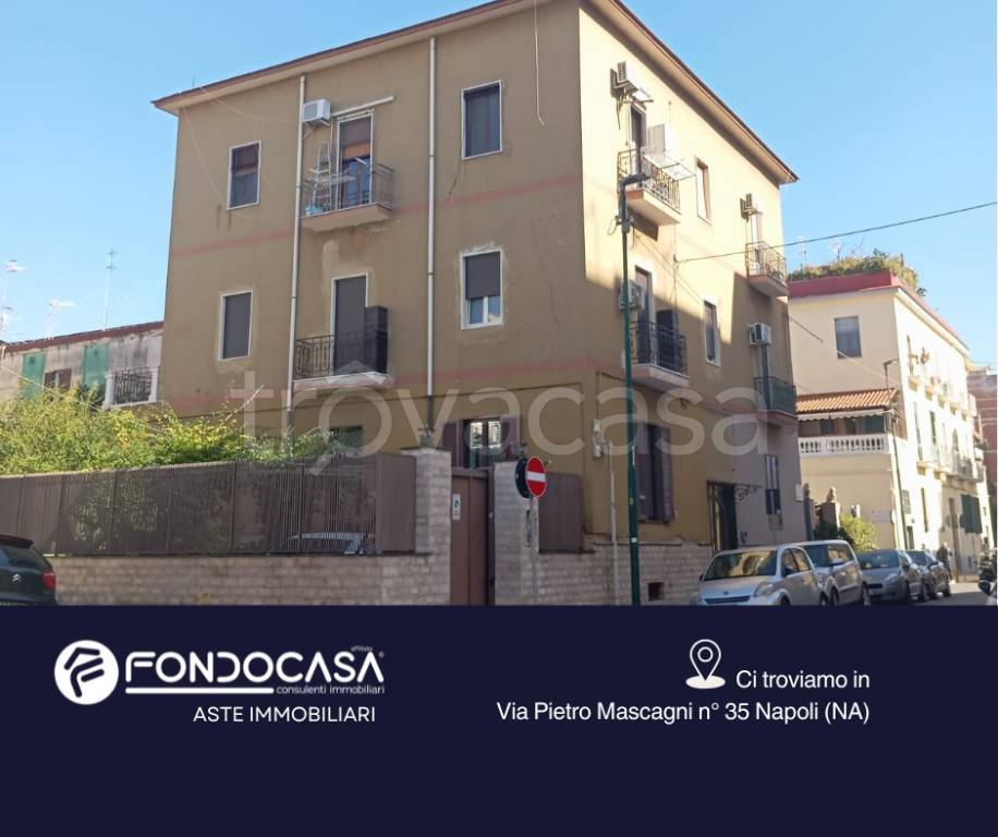 appartamento in vendita a Napoli in zona Bagnoli