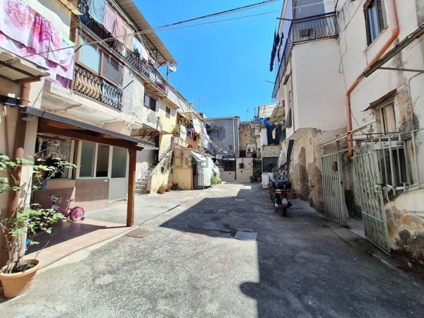 appartamento in vendita a Napoli in zona Barra