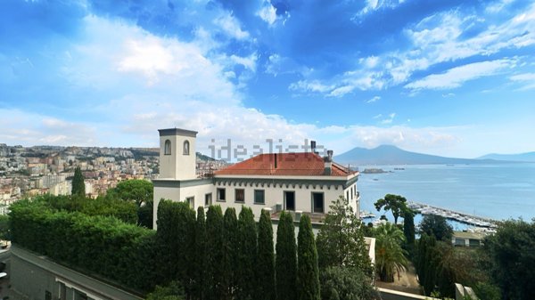 appartamento in vendita a Napoli in zona Chiaia