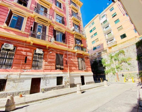 locale di sgombero in vendita a Napoli in zona Chiaia