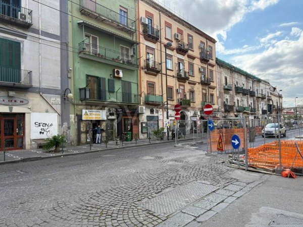 negozio in vendita a Napoli in zona San Giovanni a Teduccio