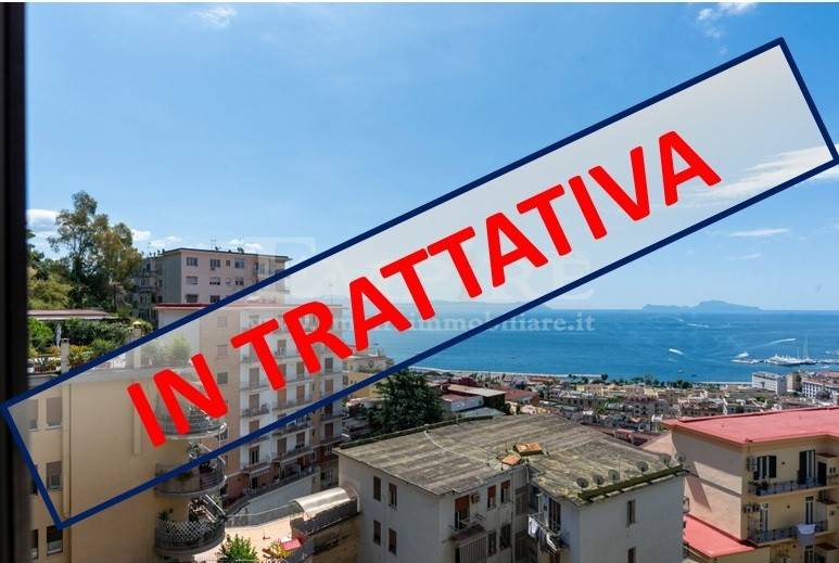 appartamento in vendita a Napoli in zona Chiaia