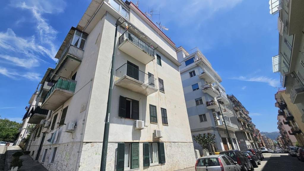 appartamento in vendita a Napoli in zona Bagnoli