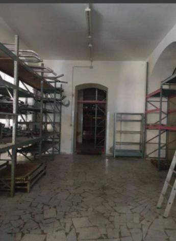 negozio in vendita a Napoli in zona Vicaria