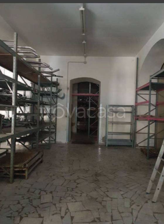 negozio in vendita a Napoli in zona Poggioreale