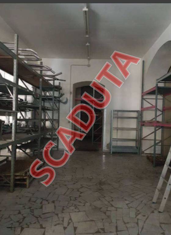 negozio in vendita a Napoli in zona Poggioreale