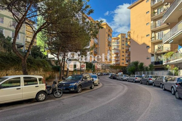 appartamento in vendita a Napoli in zona Arenella