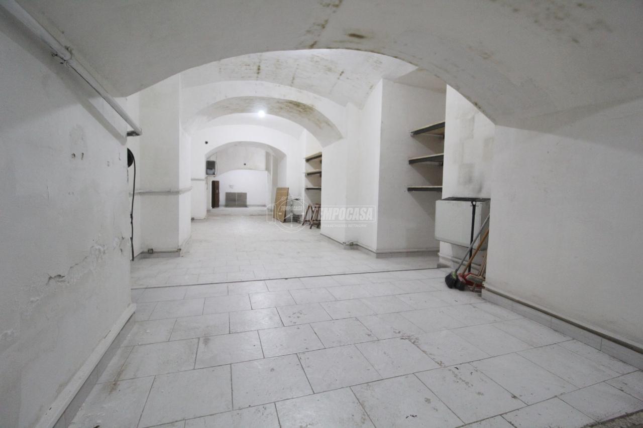 appartamento in vendita a Napoli in zona Chiaia