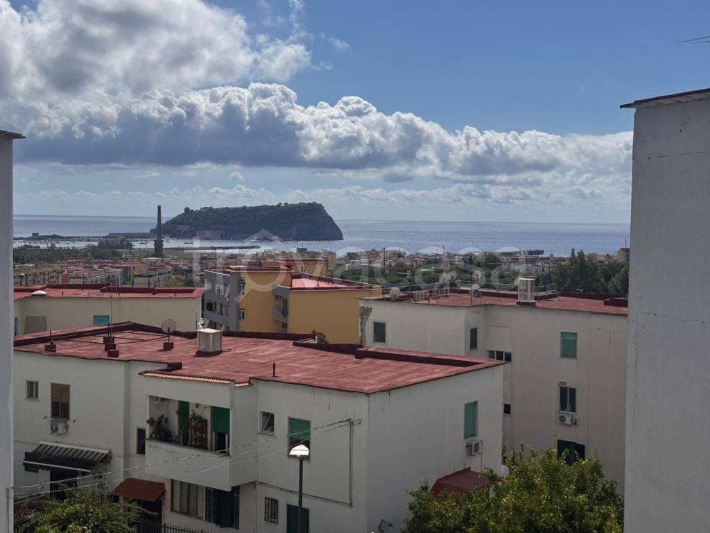 appartamento in vendita a Napoli in zona Fuorigrotta